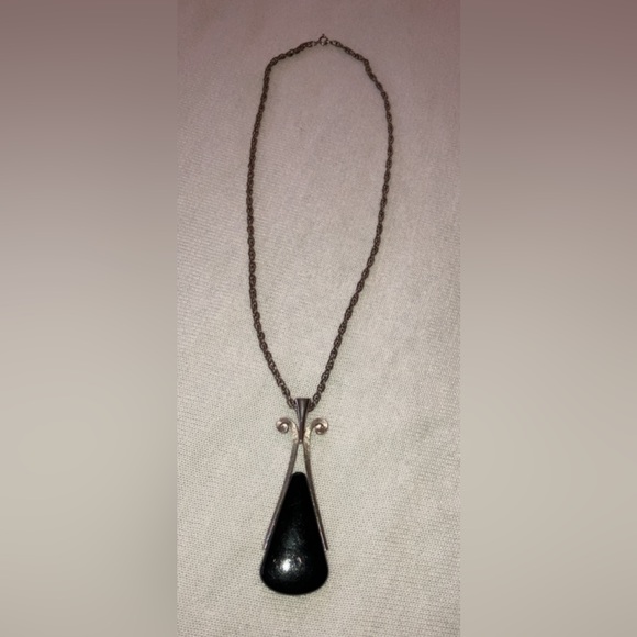 VINTAGE AVON IMITATION BLACK ONYX MODERNIST PENDANT NECKLACE - SIGNED - Picture 3 of 7